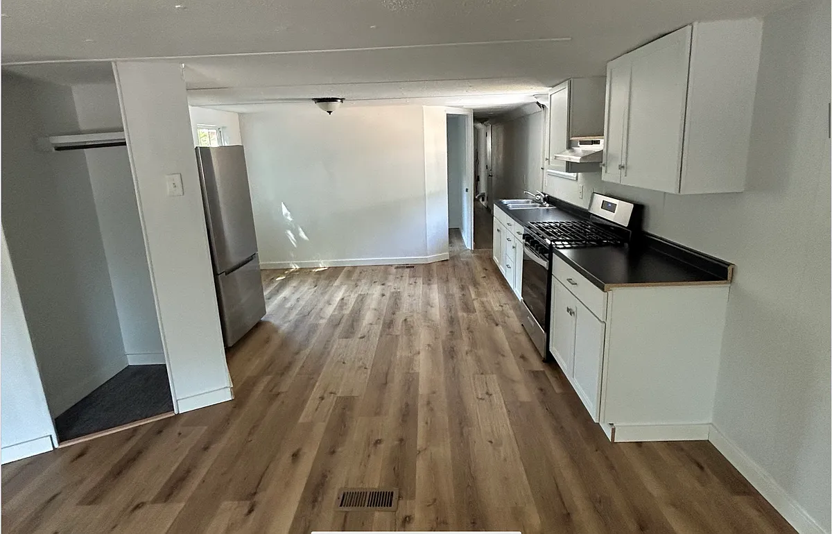 Building Photo - 1008 S River St #2