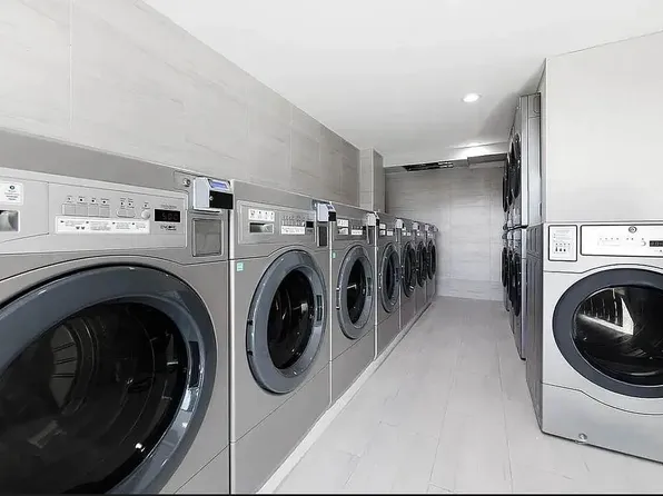 91-09 Roosevelt Avenue image 5 of 10