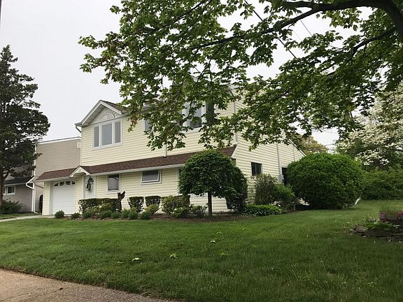 3rd image of 272 Elm Dr S