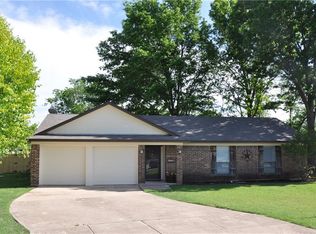 1108 Oak Ct, Benbrook, TX 76126