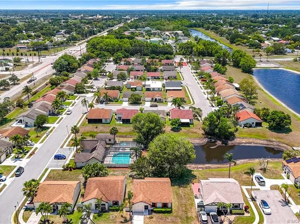 2226 SE Brekenridge Cir, Port Saint Lucie, FL 34952