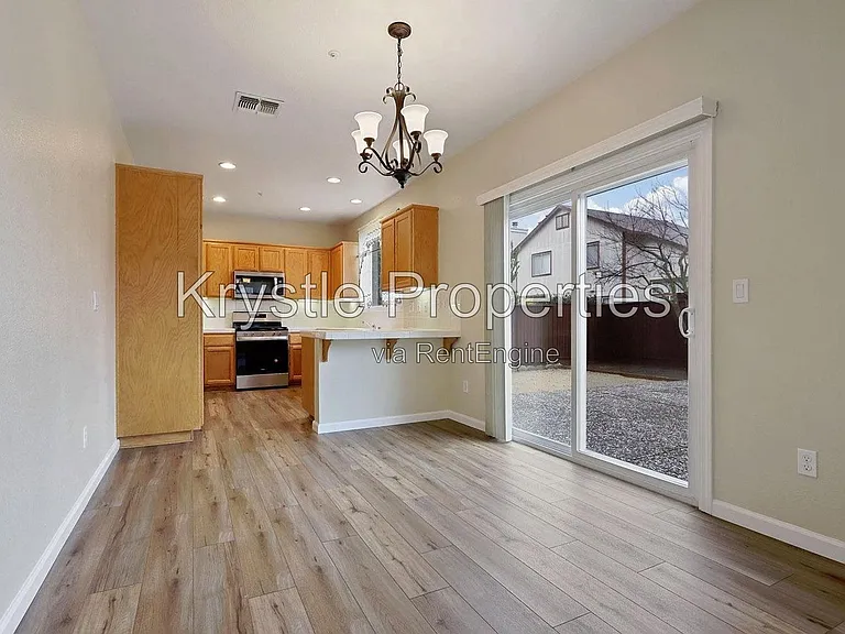 700 Westpark — Photo 9