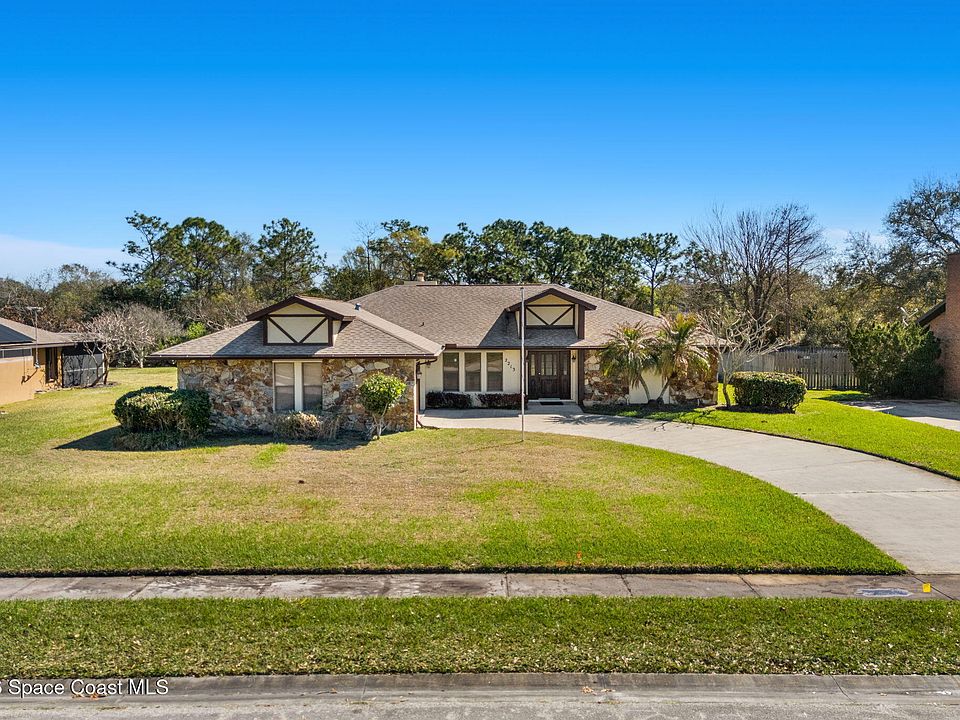 1st image of 2213 Woodlawn Cir