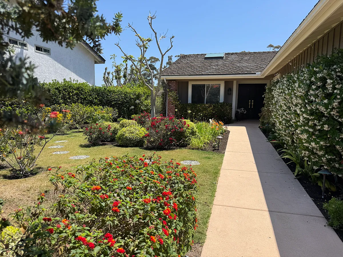 Building Photo - 1134 Santa Luisa Dr