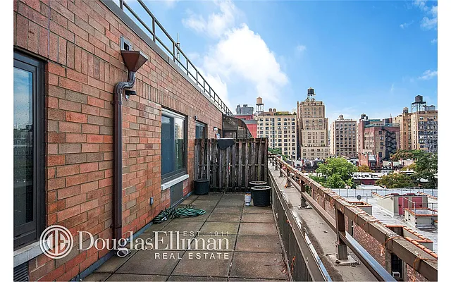 Sold by Douglas Elliman | media 22