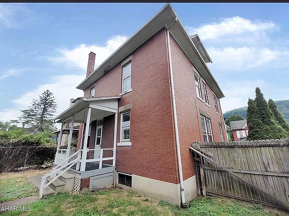 5th image of 541 Pine St