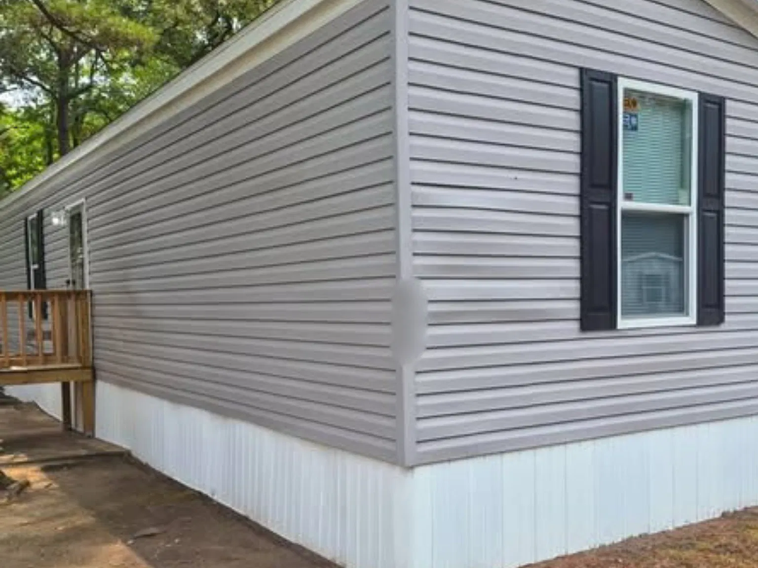 3 bed, $1,075 — Photo 1