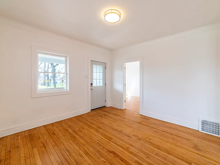 553 Highland St — Photo 7