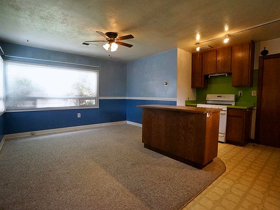 5th image of 2620 Hall Ave