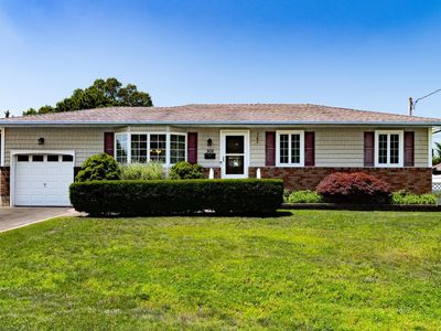 302 Carlls Path, Deer Park, NY, 11729