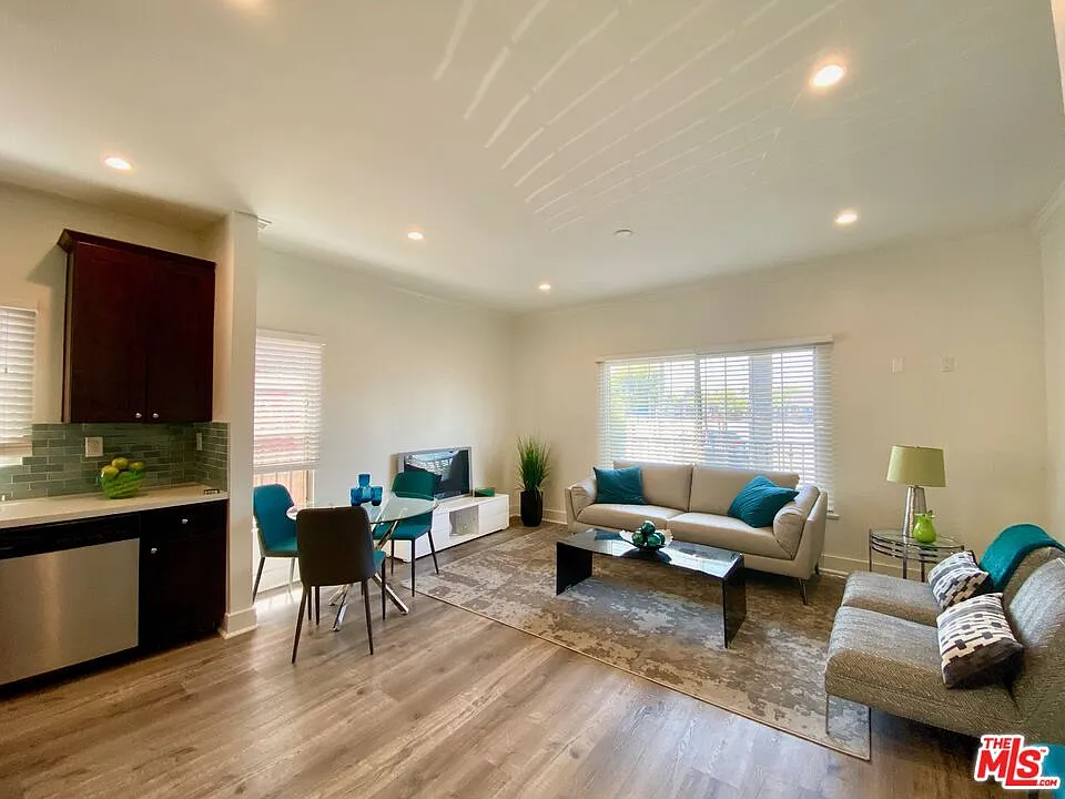 2 bed, 2.0 bath, 900 sqft, $2,995 — Photo 1