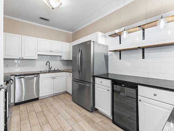 3rd image of 9749 Leyland Dr. #10