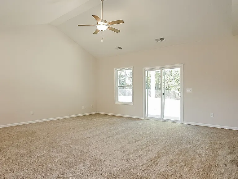360 Bainbridge Dr — Photo 3