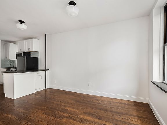 2nd image of 260 W 16th St APT 4C