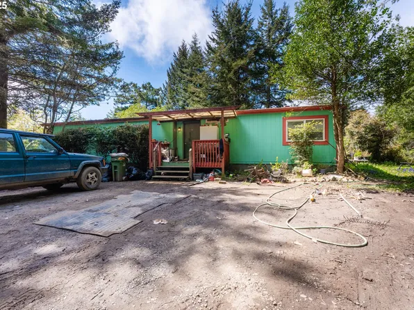 62425 Crown Point Rd, Coos Bay, OR 97420