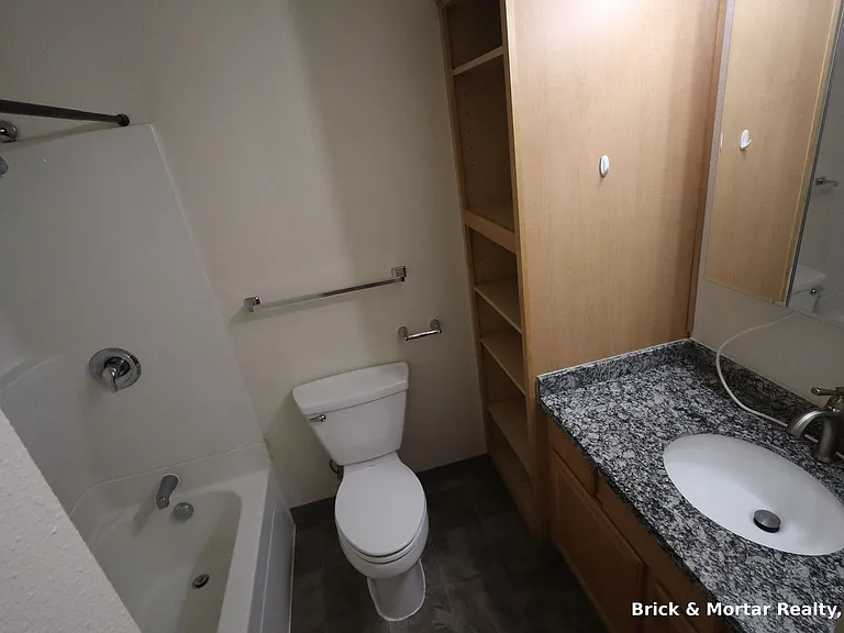 973 E Jefferson St #1-20 — Photo 7