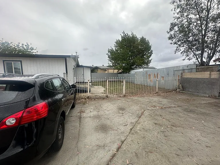 1264 E Holt Blvd — Photo 3