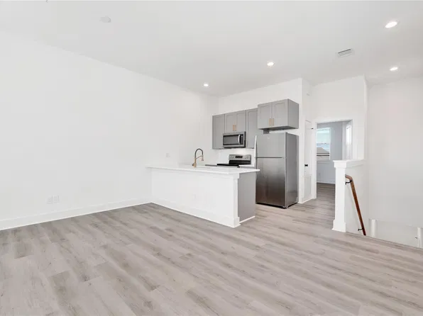 423 Alvia Run Ln #Ab, Houston, TX 77018