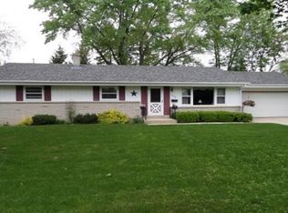 5998 Oriole Ln, Greendale, WI 53129