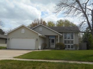825 Ridgemont Dr, Burlington, WI 53105