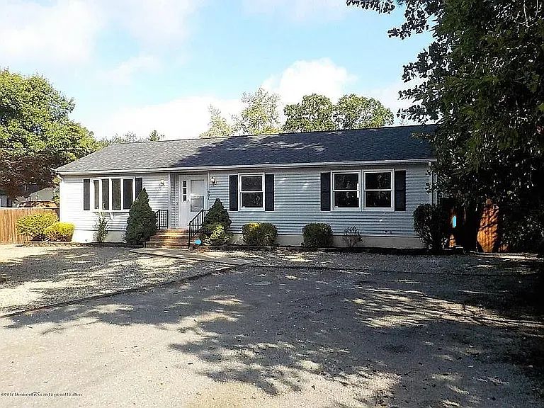 1st image of 901 4th Ave
