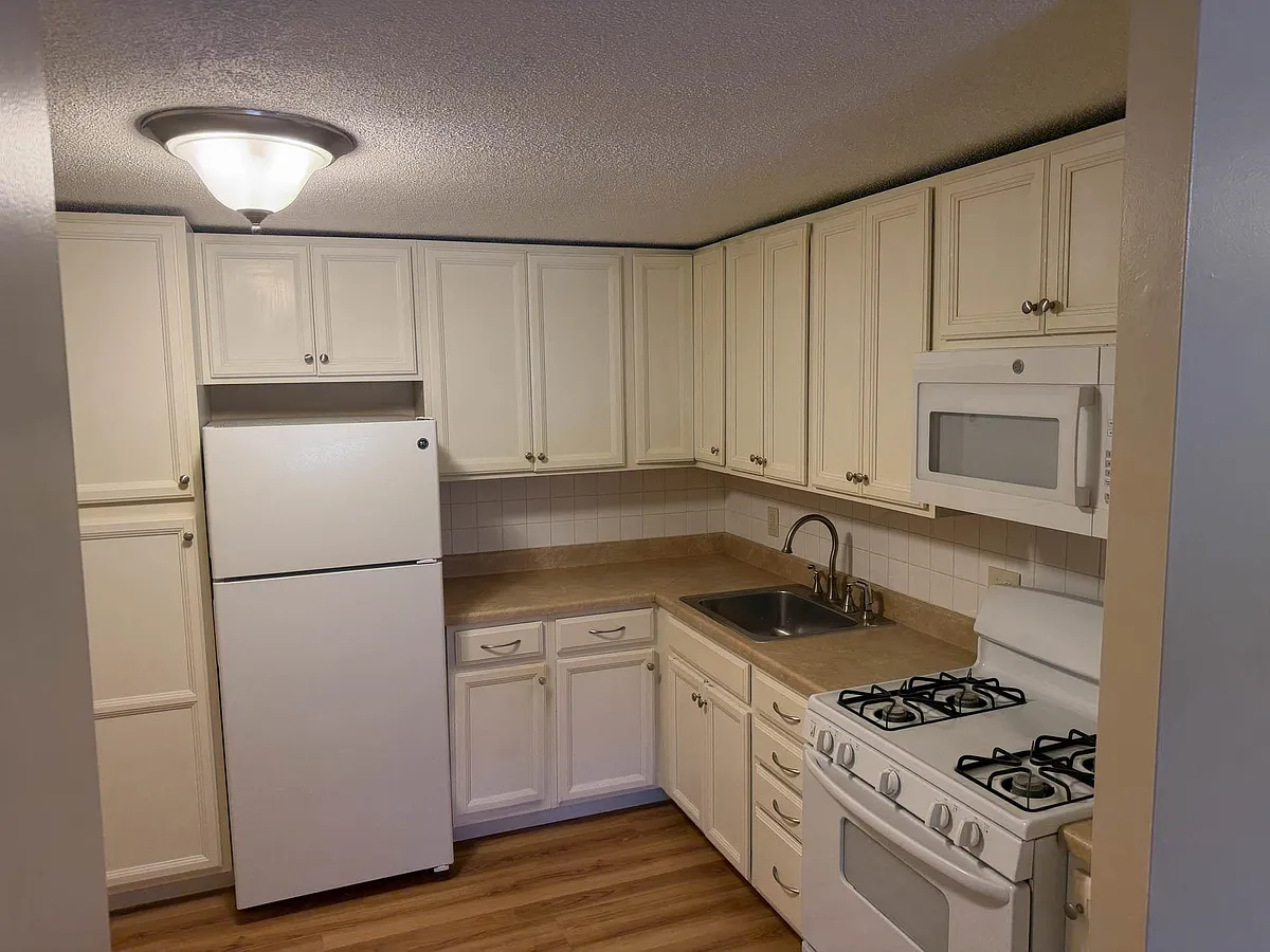 Building Photo - 1 Lancelot Ct #2