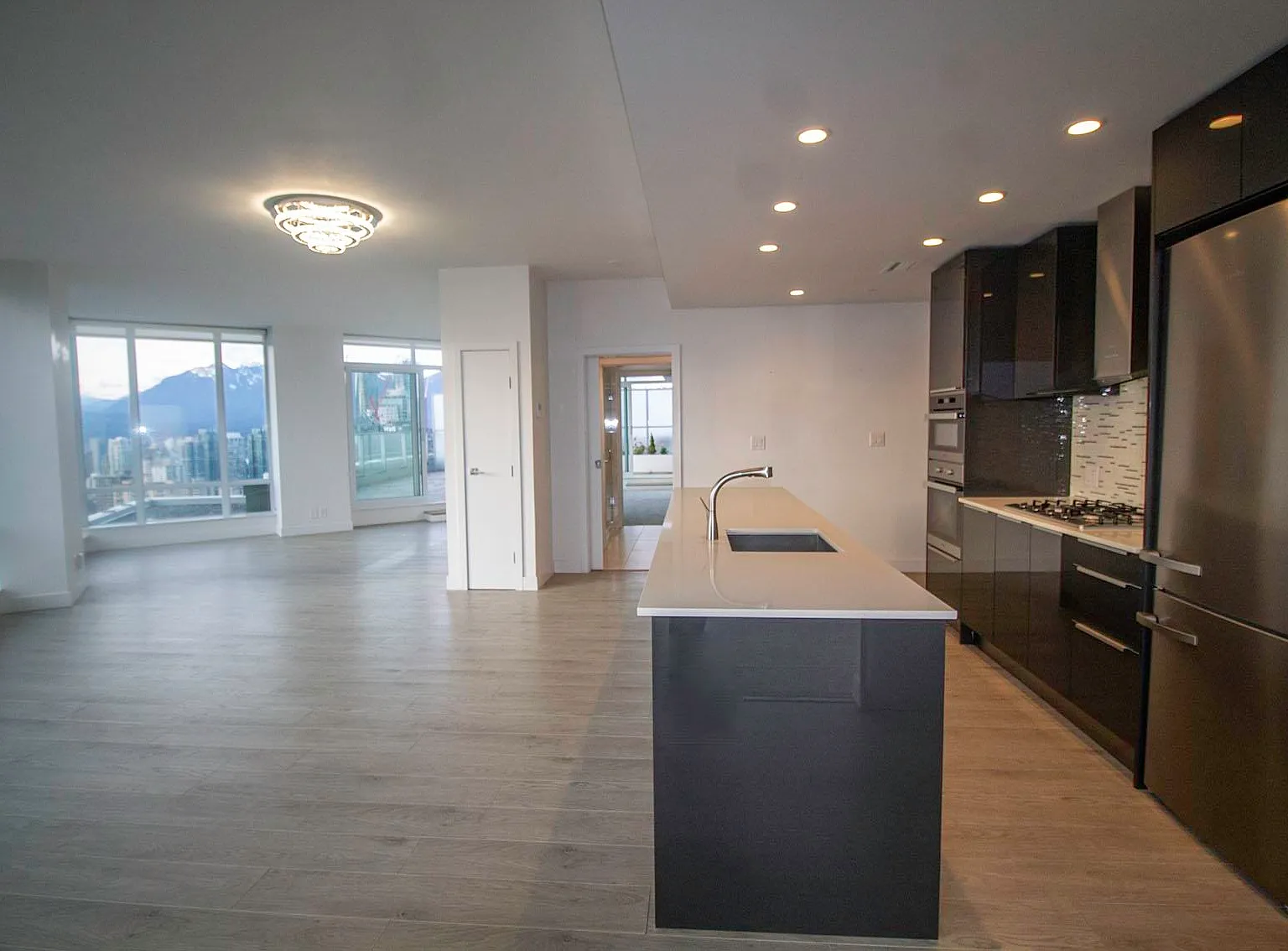 2 bed, 1305 sqft, $5,600 — Photo 4
