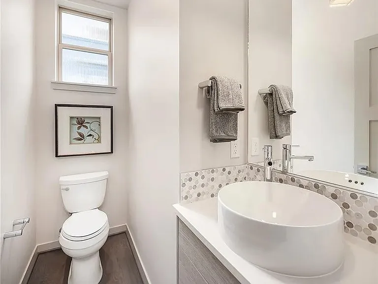 118 W Florentia St #B — Photo 10