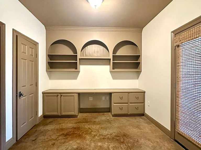 10243 Hillmont Ave — Photo 12