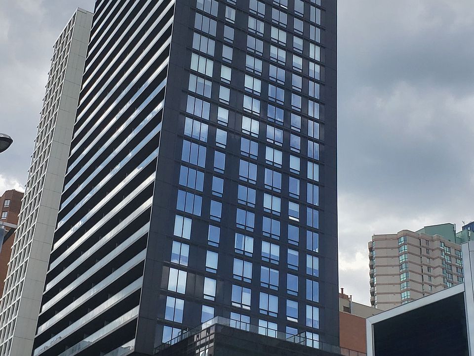 1st image of 20 Edward St #707