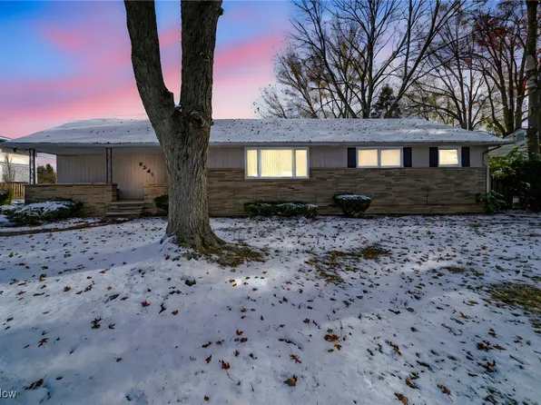8241 Lewis Rd, Berea, OH 44017