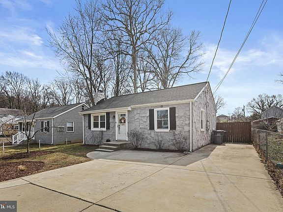 3rd image of 2825 E Lee Ave