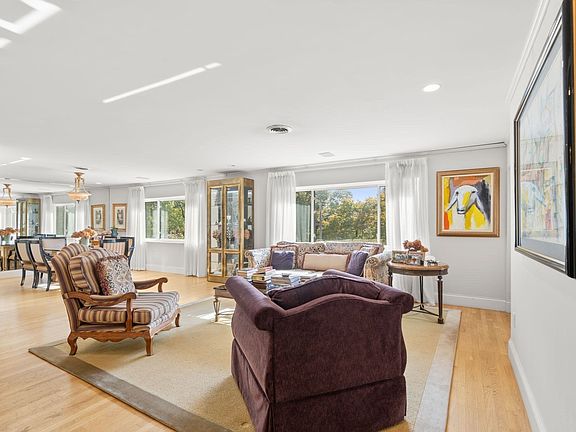 5th image of 209 Commonwealth Ave APT 2A