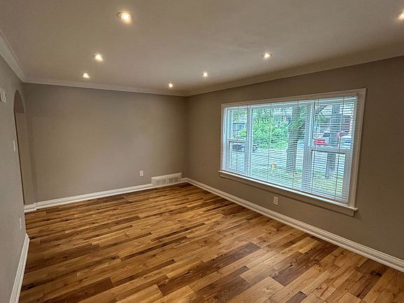 4th image of 394 Whitmore Ave