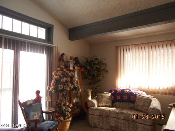 3rd image of 25603 Davis Lake St
