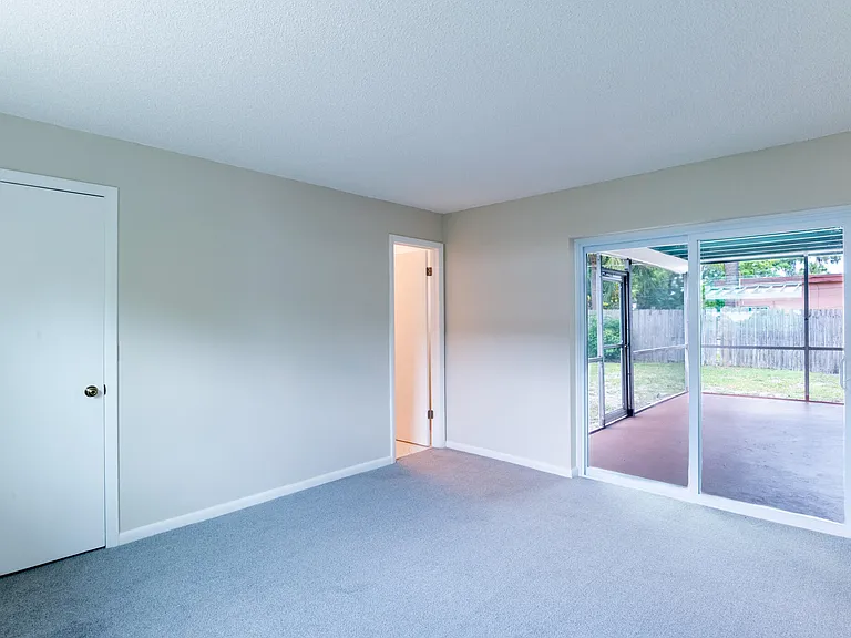 308 Park Ave — Photo 16