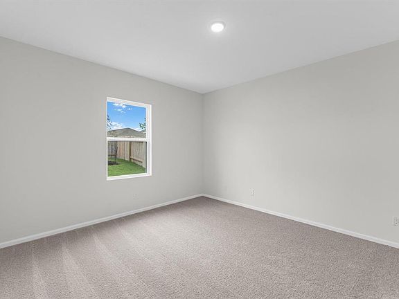 5th image of 22495 Kinley St