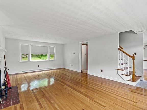 3rd image of 7 Standish Rd