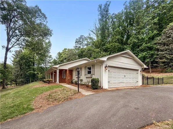 1011 Westmont Dr, Asheboro, NC 27205