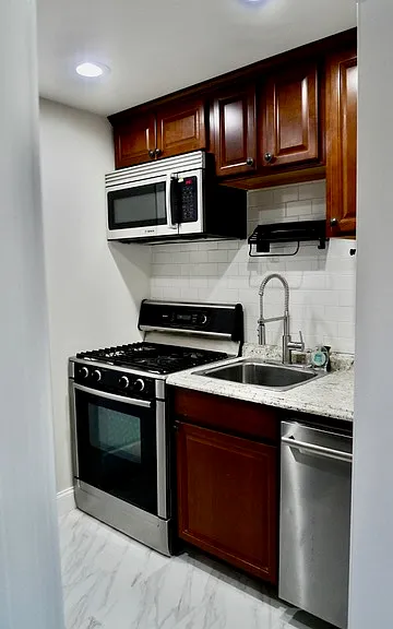 445 Morris Ave #A8 — Photo 12
