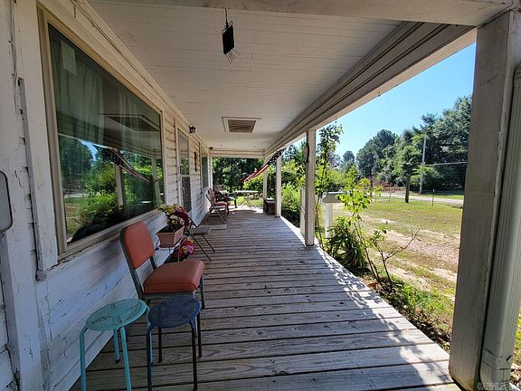 2nd image of 137 E Main St