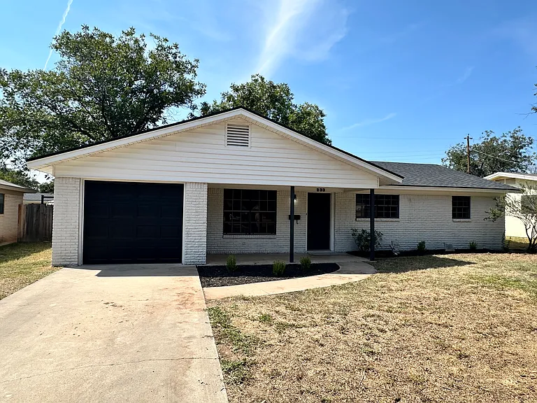 233 Robin Hood Trl — Photo 24