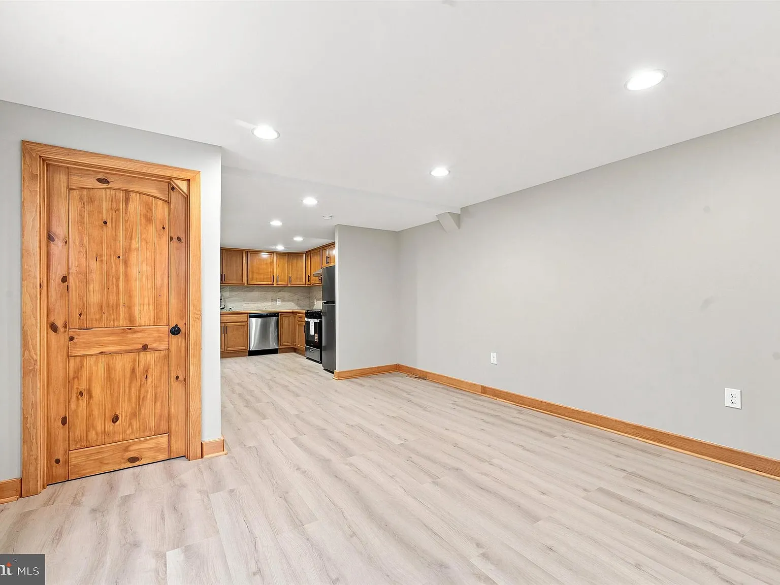 2 bed, 1.5 bath, 896 sqft, $2,450 — Photo 4