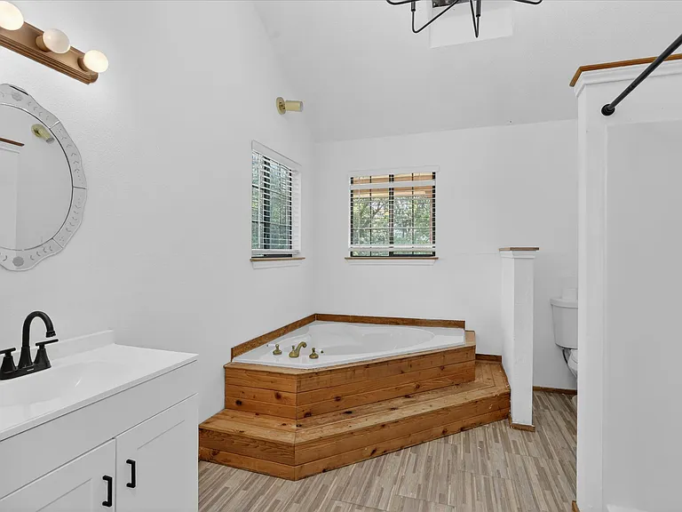 9400 Live Oak Ln — Photo 10