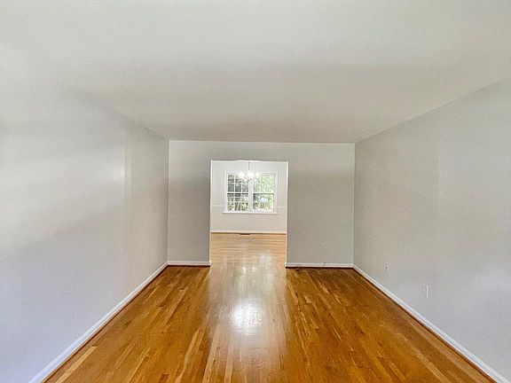 3rd image of 1556 Bruton Ct