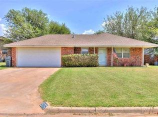 906 SE Lomond Ln, Lawton, OK 73501