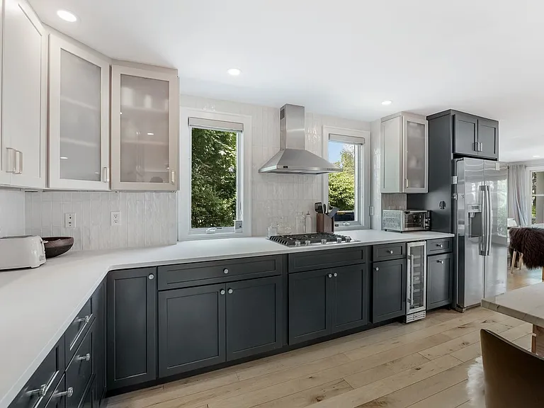 49 Beach Rd — Photo 18