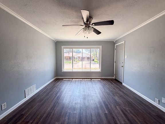 3rd image of 1012 Turner St