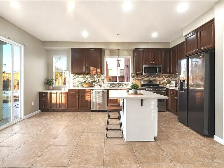 29056 Barcelona Ct — Photo 6