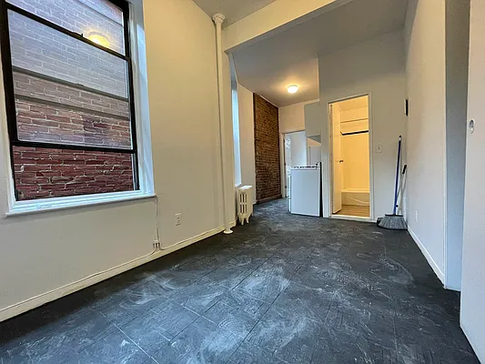 Rented by HOLTON REAL ESTATE INC. | media 12